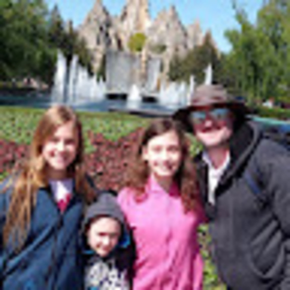 Meet your Posher, Caroline - Picture 1 of 1